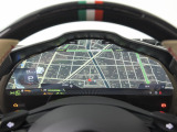 運転席のフル液晶ディスプレイにはレブカウンターのほか、ナビや車両状態を表示可能でございます。