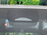 【トヨタセーフティセンス】走行中に前方の車両等を認識し、衝突しそうな時は警報とブレーキで衝突回避と被害軽減をアシスト。より安全にドライブをお楽しみいただけます。