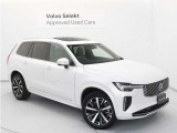 Volvo Cars appで車にリモートアクセスして、空調機能の操作や車の施錠・開錠、ソフトウェア更新などが可能です。エアコンやシートヒーターを操作して、出発前に車内を快適な温度に整えられます。
