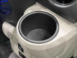 運転席側掘り込み式インパネカップホルダー