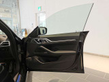 BMWプレミアムセレクション前橋では、高年式低走行モデルからMモデル、年式が経ちなかなかディーラーでは見かけないモデルまで幅広いラインナップで認定中古車を取り扱っております。品質に自信があります。