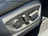 運転席側の電動シート操作部です。