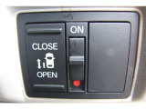 片側電動スライドドア   スマートキーや運転席のスイッチで楽々開閉!
