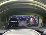 スタイリッシュなデザインのメーター廻り。運転に必要な情報を分かりやすく表示し、視認性を確保しています。スムーズな運転をサポートします。