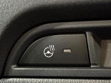 【ステアリングヒーター】冬場に冷たくなりやすい革巻きステアリングを、スイッチ一つで素早く適温に!エアコンよりも早く温まってくれるので、寒い日の運転も快適になりますね♪