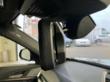 ETC内臓 自動防眩ルームミラー :後続車のライトが反射しても眩しくないように、ミラーの反射率を自動的に調整します。