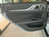 BMWの分厚いドアは、もしもの時にも搭乗者を守ってくれます。