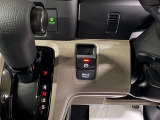 ワンタッチでサイドブレーキをかけられる電子パーキングブレーキと停車中に足を離してもブレーキを維持するブレーキホールドが付いています♪