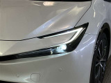 【LEDヘッドライト】白く照らされるのが特徴です。明るいだけでなく、周囲からの認知されやすく歩行者や死角にいる方へアピール効果、安全性が飛躍的に向上します!