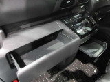 インストスライドボックス ティッシュボックスがまるまる一つ入るボックスです運転席からも開け閉め可能です