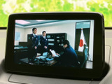 迫力ある映像を楽しめる大画面モニター。迫力満点のエンターテイメント空間を演出し、移動時間を有効活用できます。