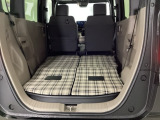 段差のないフラットシートは、見た目も使い心地もスッキリ。車内でできることの幅が広がります。