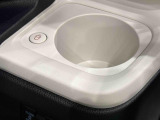 (前席/掘り込み式)ホットカップホルダー☆保温付で温活が車内でも実現♪600mlのペットボトルまで対応しておりスイッチ1つで温かい飲み物は保温を、冷たい飲み物は常温にしてくれます
