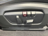 電動フロントシート♪シートポジションは2パターンまで記憶しておく事が出来ます!順番に運転するにはとても便利な機能です♪