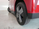 リヤタイヤの溝も十分に残っております。タイヤサイズは165/55R15となっております。