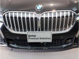 【キドニーグリル】BMWは約90年もの間、ほぼ全ての車両にひと目でBMWだと分かるこの特徴的なフロントグリルが備えられ、デザイン・アイコンとして親しまれてきました。