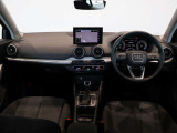 デコラティブパネル ダイヤモンドペイントフィニッシュ シルバーグレー/標準ヘッドライニング/LEDインテリアライティング/センターアームレスト (フロント)