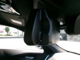 日本仕様のBMWではルームミラー内蔵型のETC車載器を採用しているので、後からつける必要がありません。