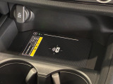 ワイヤレス充電器です!置くだけ充電が可能です♪対応したスマートフォンであれば、基本的に充電は可能です!
