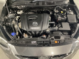 SKYACTIV-G搭載!爽快なパワーフィールと低中速の豊かなトルクによる実用域での扱い易さを是非体感して下さい!エンジンルーム内の清掃も行き届いております♪