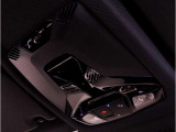 【SOSコール】車両の通信システムにより、SOSコールを発信することが可能です。また、エアバックの開くような大きな事故の場合は自動で通信を開始します。もしもの時にも安心です。