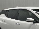 プラスチックバイザーがない分デザインもすっきり★洗車の時の窓拭きもラクラクです!