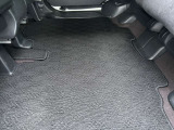 フロアマットは使用感も少なくご覧のようにきれいです!