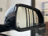 レーンチェンジウォーニング装備。車線変更時の安全確認をサポートしてくれます。
