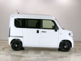【車両状態証明書付】より安心してご購入頂く為、第三者機関による車両状態証明書を見ながら実車確認できます(フロントガラスのA1減点はほとんどの中古車にあるミリ単位の飛び石傷ですのでご安心下さい)。