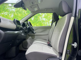 シンプルで機能的な内装は、ドライバーを快適にサポートします。運転しやすい設計で、安心してドライブを楽しめます。