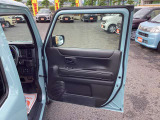 運転席のドア内部でございます。