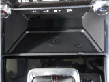 【ワイヤレス充電】ワイヤレス充電Qi規格に対応したスマートフォンなどの携帯機器を充電できます。