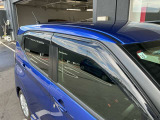 純正プラスチックバイザーが付いています。雨の日でも車内の換気が出来ます。