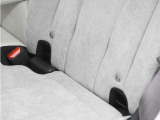 ◆ISOFIX◆シートベルトいらずでチャイルドシートと固定金具を連結するだけでガッチリ固定できます。