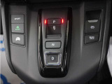 シフトはボタン操作となっており、直感的な操作性により、ドライバーの快適な運転を支援。P・N・Dは押す、Rは引くという人間の感覚にマッチした操作感です。