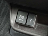 ◆12V電源ソケット◆スマートフォンの充電等にも便利な電源ソケット!使いやすい場所に装備されています。