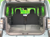 普段のお買い物や通勤、送迎等に十分な荷室スペースを確保しております。セカンドシートを倒すと、大きな荷物の積載も可能です♪