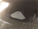 《Toyota Safety Sense》ミリ波レーダーと単眼カメラを併用した「2種類の目」でクルマや歩行者などを認識。個々の安全技術やシステムを連携させ、様々なシーンでドライバーをサポートします!