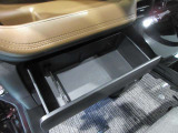 インストスライドボックス ティッシュボックスがまるまる一つ入るボックスです運転席からも開け閉め可能です