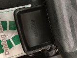 助手席側にはシートアンダートレイ付き!車検証やその他のものを入れておくのに便利です!