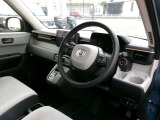 機能的にまとめられた運転席回り。運転しやすさにこだわりました。