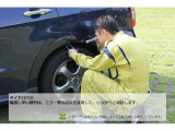 確認し辛い部分は、ミラー等の道具を使用してしっかり確認します。