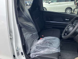 広く快適な運転席です。長距離運転も楽々ですよ!