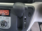 無段変速機(CVT)を搭載。有段変速機に存在する「変速ショック」が無いので、スムーズなアクセル操作が可能です♪