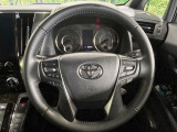 【純正革巻きステアリング】上質な革を使用することで、手にしっかり馴染みとても運転しやすいハンドルです♪