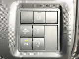 【スマートアシスト】走行中に前方の車両等を認識し、衝突しそうな時は警報とブレーキで衝突回避と被害軽減をアシスト。より安全にドライブをお楽しみいただけます。