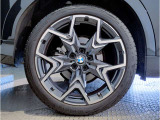 アウトバーンの走行を見据えたBMWの足回りは高い走行性能にこだわりが御座います。