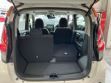 リヤシートは5:5の分割可倒式を採用しておりますので、乗車人数やお荷物の量に合わせてシートアレンジが可能です。