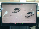 大型タッチスクリーンで車両の管理やナビゲーション、充電残量などを容易に把握することが可能です!