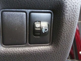 積載時に後ろが下がってライトが高くなったことによる相手車への眩惑を防止する焦点調整ができます